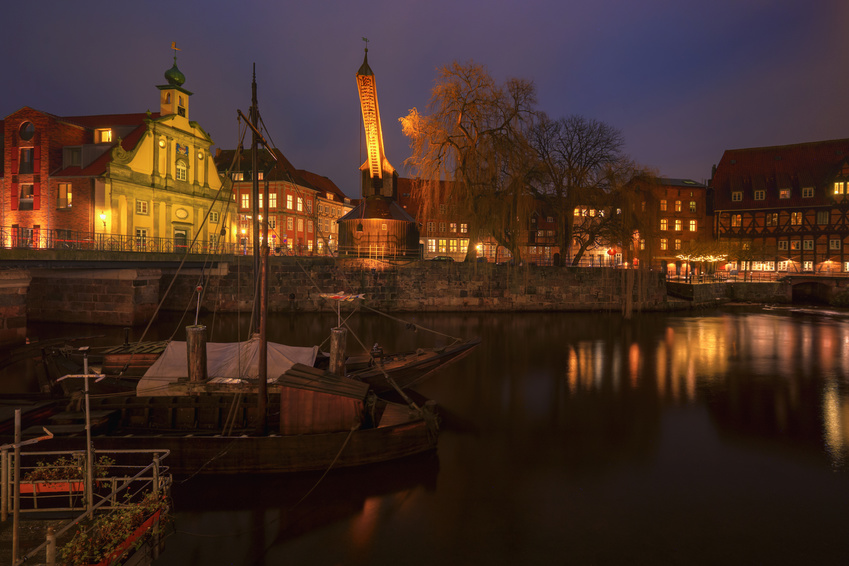 Die Bettensteuer Lüneburg bei Nacht